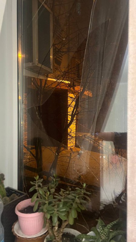 В Белгороде повреждения после взрывов, раздавшихся над городом